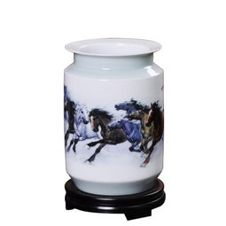 艺术的驰骋 景德镇陶瓷珍品《驰骋八骏马图》瓷瓶的美学探析
